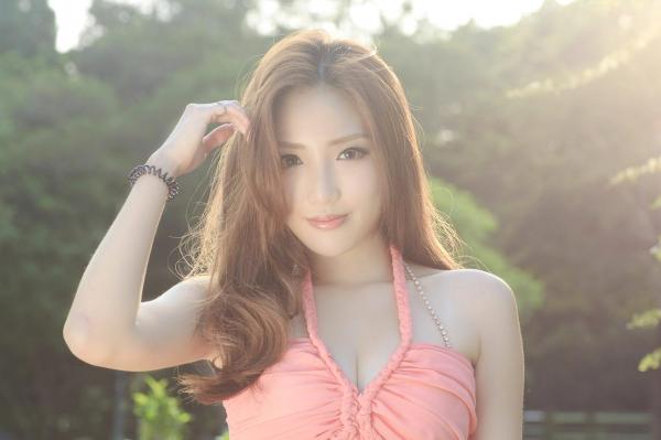    台湾女神赵芸至善园清新外拍写真，长腿女神街拍户外秀美腿第21张图片