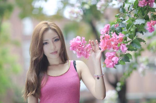   台湾女神赵芸至善园清新外拍写真，长腿女神街拍户外秀美腿第33张图片