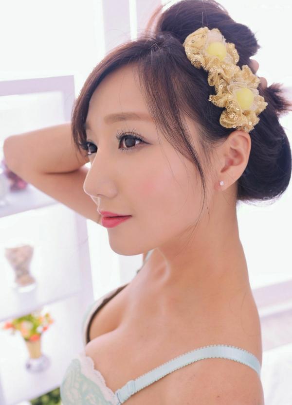    台湾正妹 Tina逸婕：黑丝诱惑与性感内衣室内私房写真集第49张图片