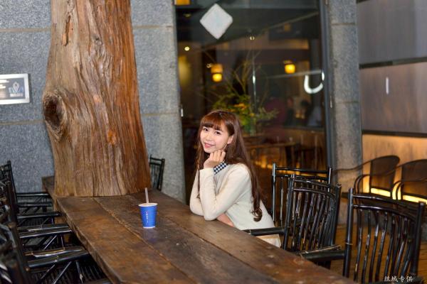    台湾正妹TiTi Yang夜拍写真集：都市街头演绎清新甜美邻家女孩风第1张图片