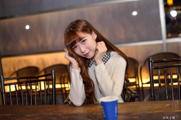    台湾正妹TiTi Yang夜拍写真集：都市街头演绎清新甜美邻家女孩风第3张图片