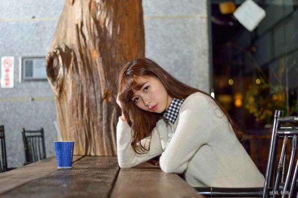    台湾正妹TiTi Yang夜拍写真集：都市街头演绎清新甜美邻家女孩风第6张图片