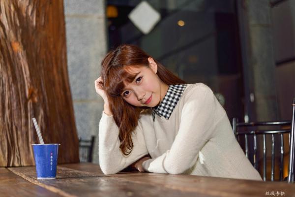    台湾正妹TiTi Yang夜拍写真集：都市街头演绎清新甜美邻家女孩风第7张图片
