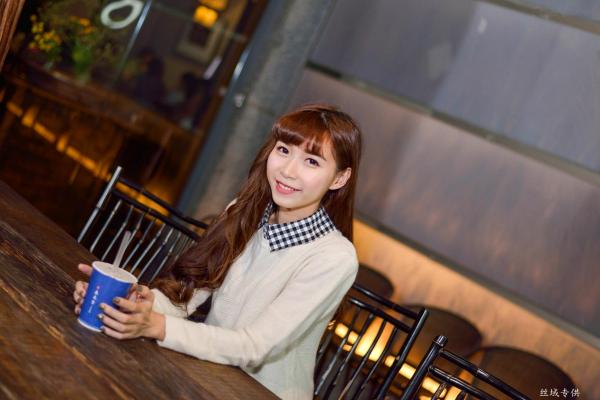    台湾正妹TiTi Yang夜拍写真集：都市街头演绎清新甜美邻家女孩风第9张图片