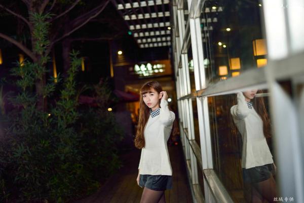    台湾正妹TiTi Yang夜拍写真集：都市街头演绎清新甜美邻家女孩风第12张图片