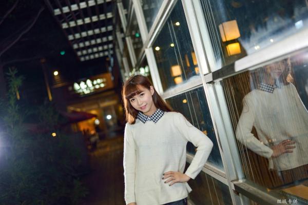    台湾正妹TiTi Yang夜拍写真集：都市街头演绎清新甜美邻家女孩风第14张图片