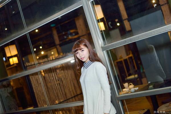    台湾正妹TiTi Yang夜拍写真集：都市街头演绎清新甜美邻家女孩风第18张图片