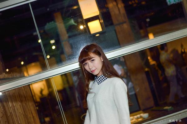    台湾正妹TiTi Yang夜拍写真集：都市街头演绎清新甜美邻家女孩风第19张图片