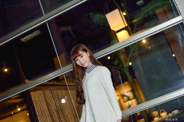    台湾正妹TiTi Yang夜拍写真集：都市街头演绎清新甜美邻家女孩风第20张图片