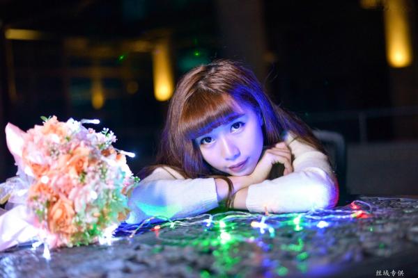    台湾正妹TiTi Yang夜拍写真集：都市街头演绎清新甜美邻家女孩风第49张图片