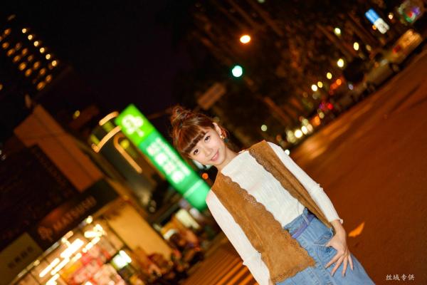    台湾正妹TiTi Yang夜拍写真集：都市街头演绎清新甜美邻家女孩风第142张图片