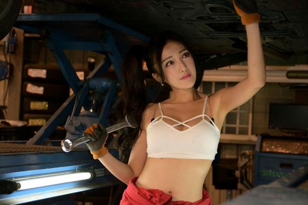    台湾正妹赵芸Syuan《美颜的汽车修理工》写真集，维修工厂风格诱惑私房照第11张图片