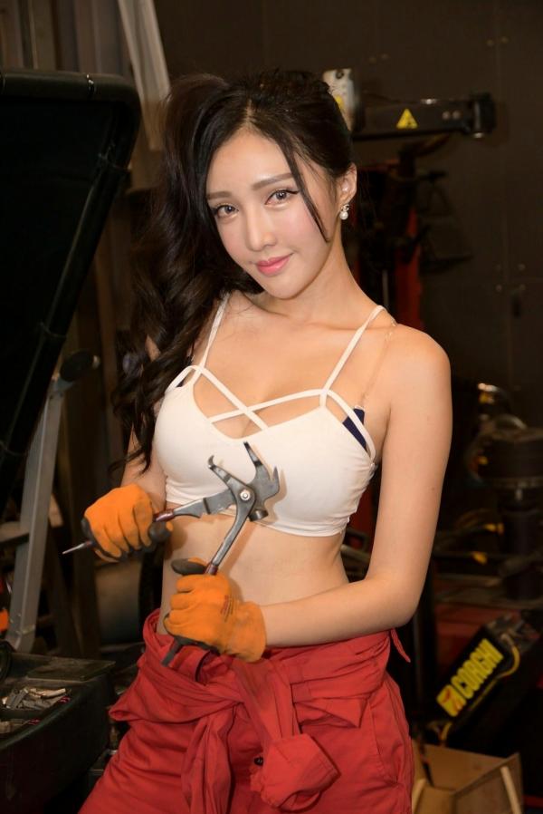    台湾正妹赵芸Syuan《美颜的汽车修理工》写真集，维修工厂风格诱惑私房照第16张图片