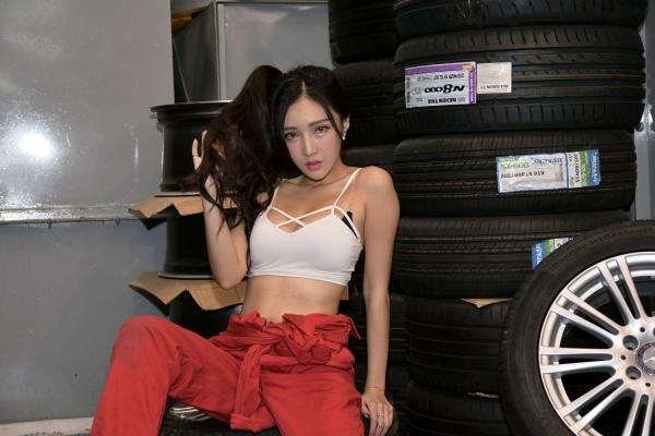    台湾正妹赵芸Syuan《美颜的汽车修理工》写真集，维修工厂风格诱惑私房照第34张图片