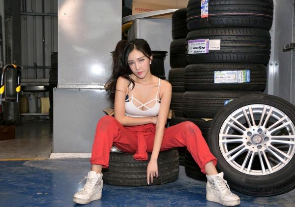    台湾正妹赵芸Syuan《美颜的汽车修理工》写真集，维修工厂风格诱惑私房照第35张图片