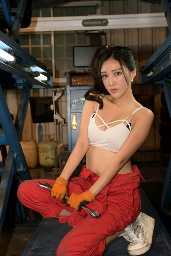    台湾正妹赵芸Syuan《美颜的汽车修理工》写真集，维修工厂风格诱惑私房照第42张图片