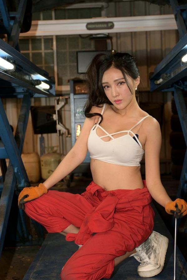    台湾正妹赵芸Syuan《美颜的汽车修理工》写真集，维修工厂风格诱惑私房照第51张图片