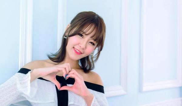    台湾正妹Winnie小雪/庄咏惠 精致室内私房写真 曼妙身材红色礼服诱惑 [90P]第77张图片
