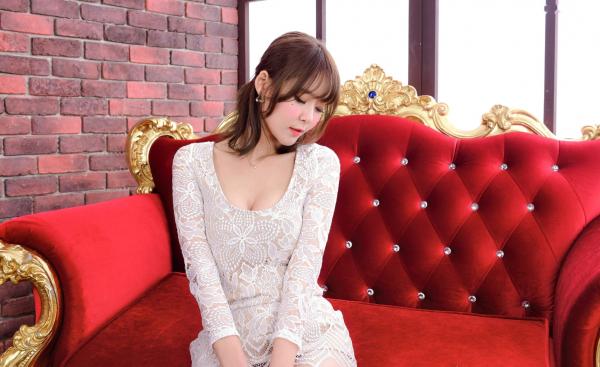    台湾正妹Winnie小雪/庄咏惠 精致室内私房写真 曼妙身材红色礼服诱惑 [90P]第90张图片