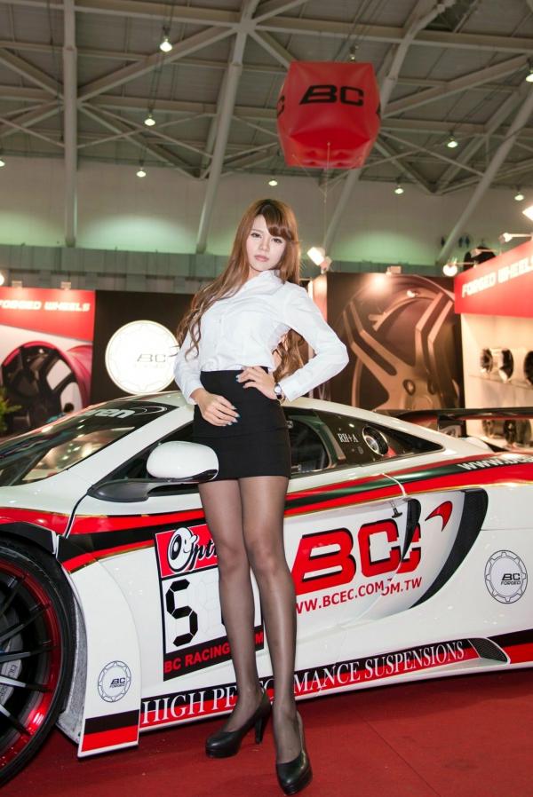    台湾正妹车展及户外迷彩军事主题高清合集，模特身着性感赛车女郎装与制服诱惑展现火辣身材[70P]第9张图片