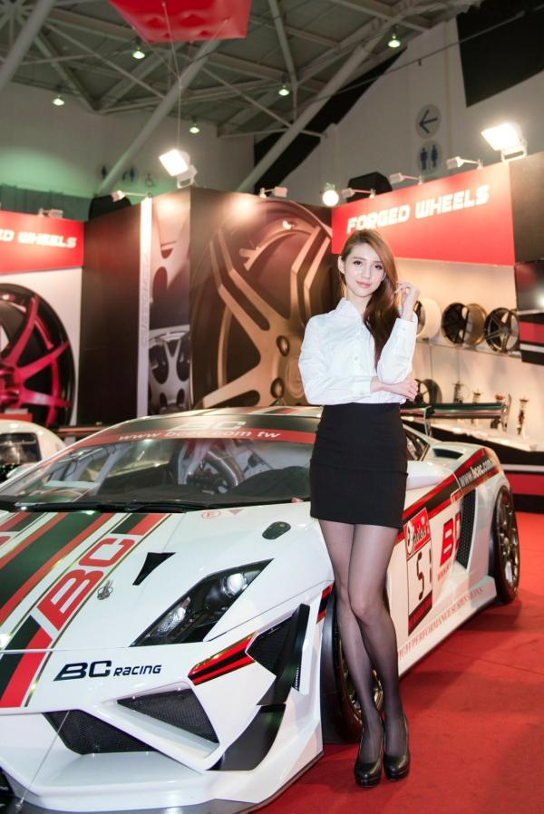    台湾正妹车展及户外迷彩军事主题高清合集，模特身着性感赛车女郎装与制服诱惑展现火辣身材[70P]第24张图片