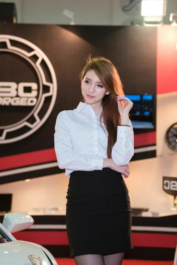    台湾正妹车展及户外迷彩军事主题高清合集，模特身着性感赛车女郎装与制服诱惑展现火辣身材[70P]第30张图片