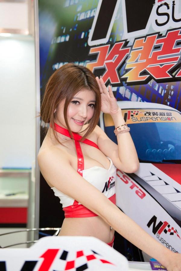    台湾正妹车展及户外迷彩军事主题高清合集，模特身着性感赛车女郎装与制服诱惑展现火辣身材[70P]第38张图片