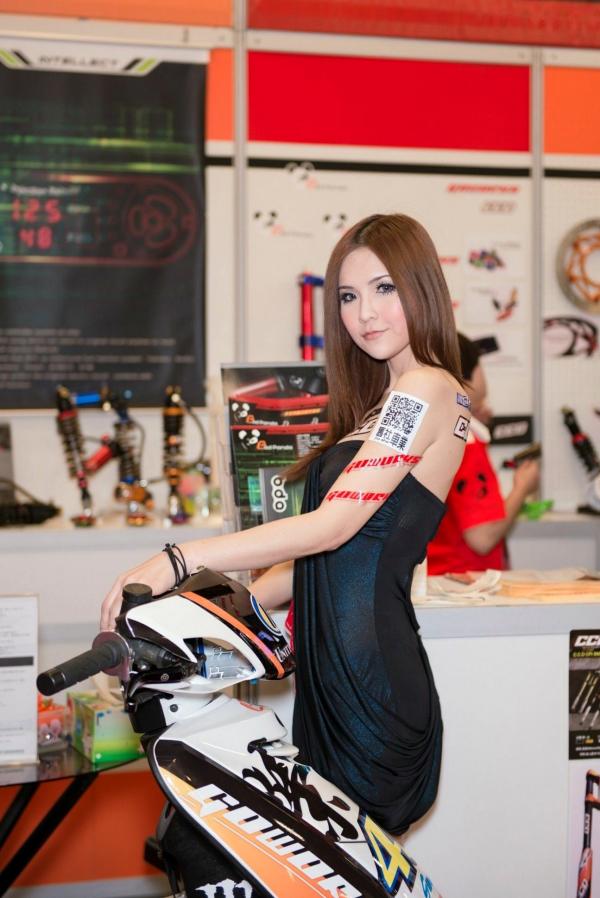    台湾正妹车展及户外迷彩军事主题高清合集，模特身着性感赛车女郎装与制服诱惑展现火辣身材[70P]第62张图片