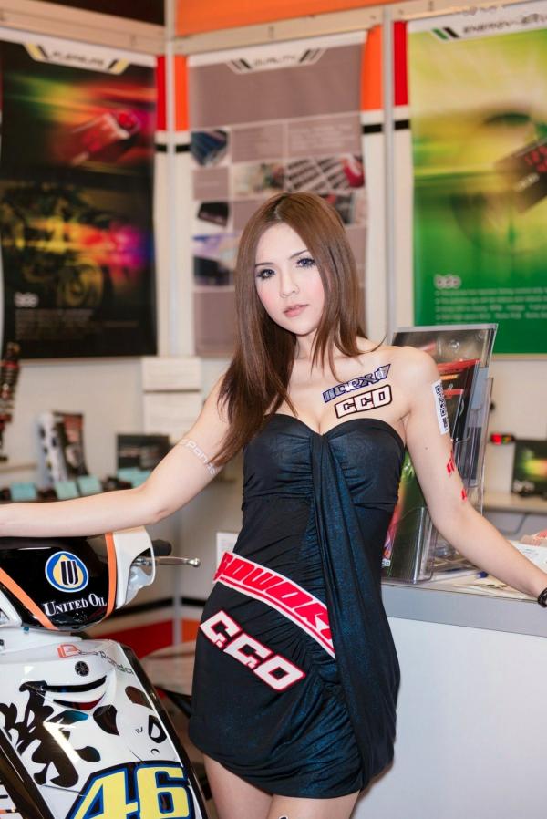    台湾正妹车展及户外迷彩军事主题高清合集，模特身着性感赛车女郎装与制服诱惑展现火辣身材[70P]第65张图片