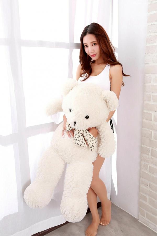    台湾正妹Emma江雨恩：极致美腿棚拍写真，职场制服、黑丝诱惑与清新校服风情集锦[71P]第40张图片