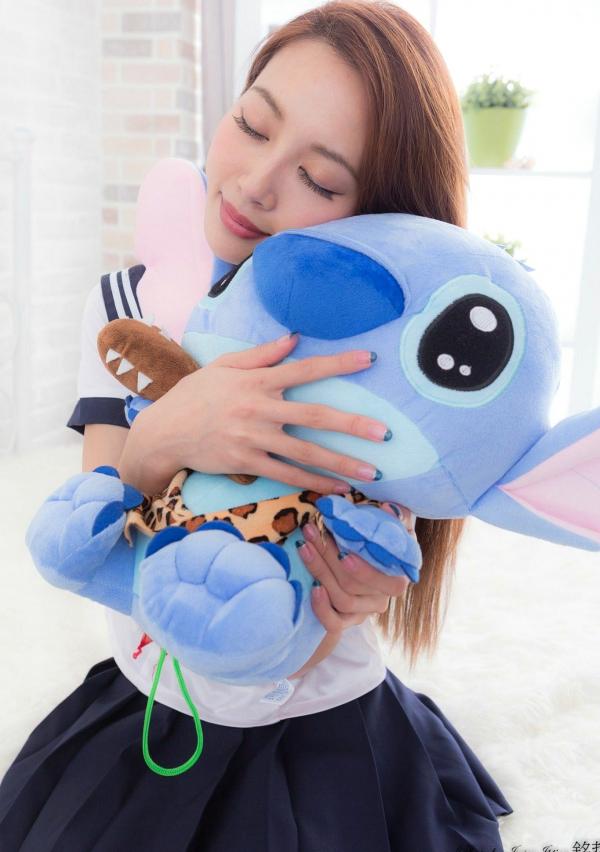    台湾正妹Emma江雨恩：极致美腿棚拍写真，职场制服、黑丝诱惑与清新校服风情集锦[71P]第66张图片