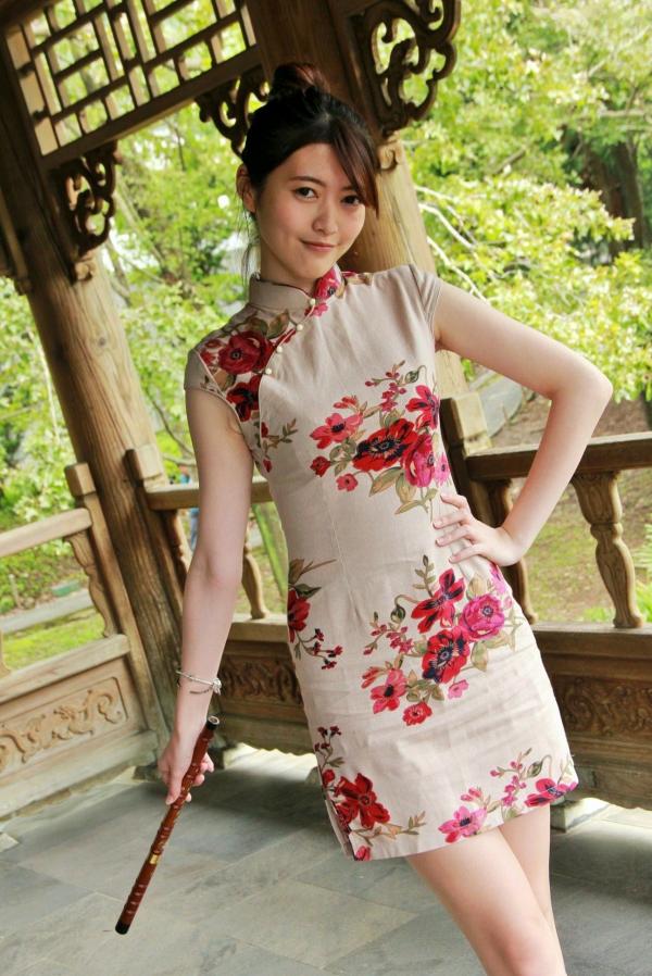    台湾正妹黄品瑄Brindy薛薛至善园旗袍外拍，古典气质女神演绎极品美腿诱惑写真第1张图片