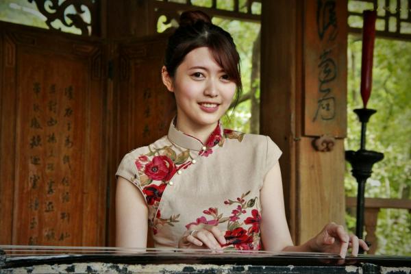    台湾正妹黄品瑄Brindy薛薛至善园旗袍外拍，古典气质女神演绎极品美腿诱惑写真第3张图片