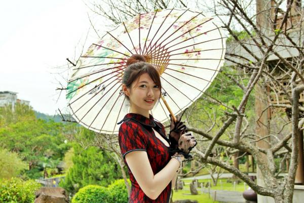    台湾正妹黄品瑄Brindy薛薛至善园旗袍外拍，古典气质女神演绎极品美腿诱惑写真第4张图片
