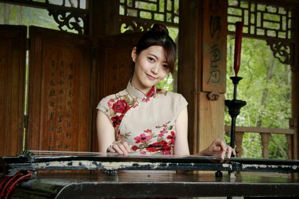    台湾正妹黄品瑄Brindy薛薛至善园旗袍外拍，古典气质女神演绎极品美腿诱惑写真第11张图片