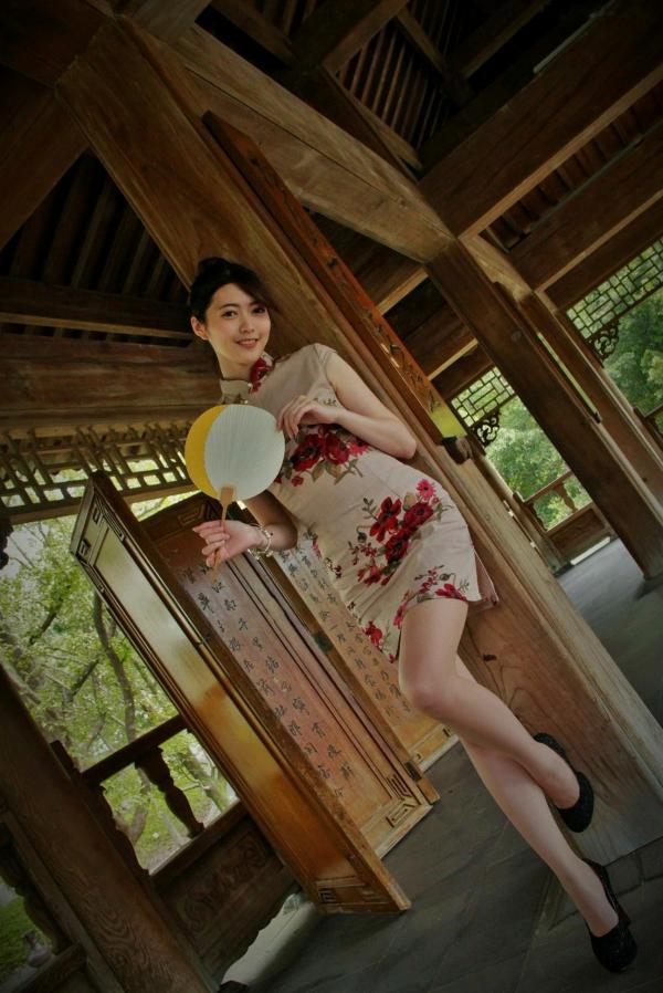    台湾正妹黄品瑄Brindy薛薛至善园旗袍外拍，古典气质女神演绎极品美腿诱惑写真第12张图片