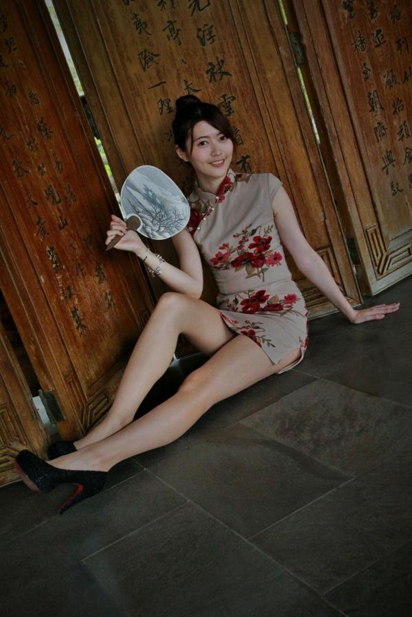    台湾正妹黄品瑄Brindy薛薛至善园旗袍外拍，古典气质女神演绎极品美腿诱惑写真第13张图片