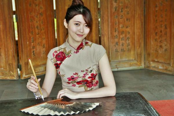    台湾正妹黄品瑄Brindy薛薛至善园旗袍外拍，古典气质女神演绎极品美腿诱惑写真第22张图片