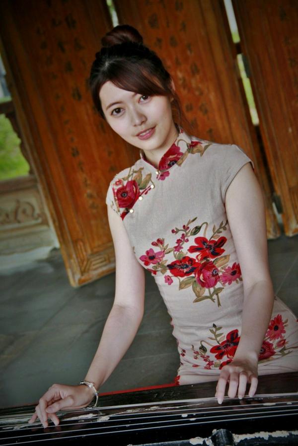    台湾正妹黄品瑄Brindy薛薛至善园旗袍外拍，古典气质女神演绎极品美腿诱惑写真第23张图片