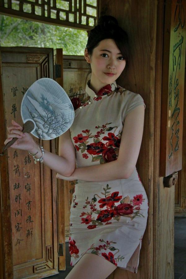    台湾正妹黄品瑄Brindy薛薛至善园旗袍外拍，古典气质女神演绎极品美腿诱惑写真第24张图片