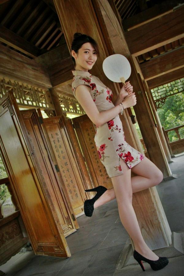    台湾正妹黄品瑄Brindy薛薛至善园旗袍外拍，古典气质女神演绎极品美腿诱惑写真第35张图片