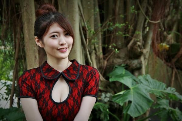    台湾正妹黄品瑄Brindy薛薛至善园旗袍外拍，古典气质女神演绎极品美腿诱惑写真第44张图片