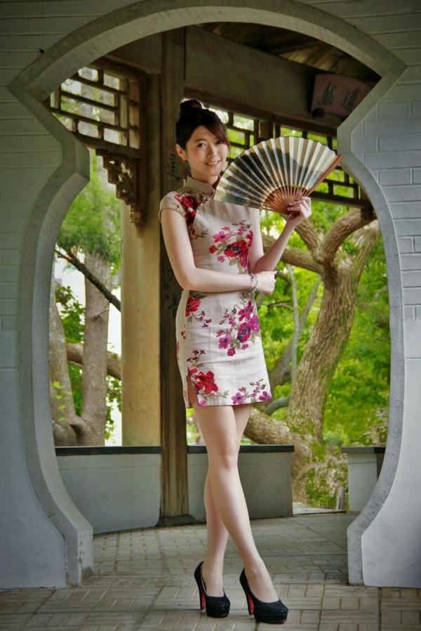    台湾正妹黄品瑄Brindy薛薛至善园旗袍外拍，古典气质女神演绎极品美腿诱惑写真第49张图片