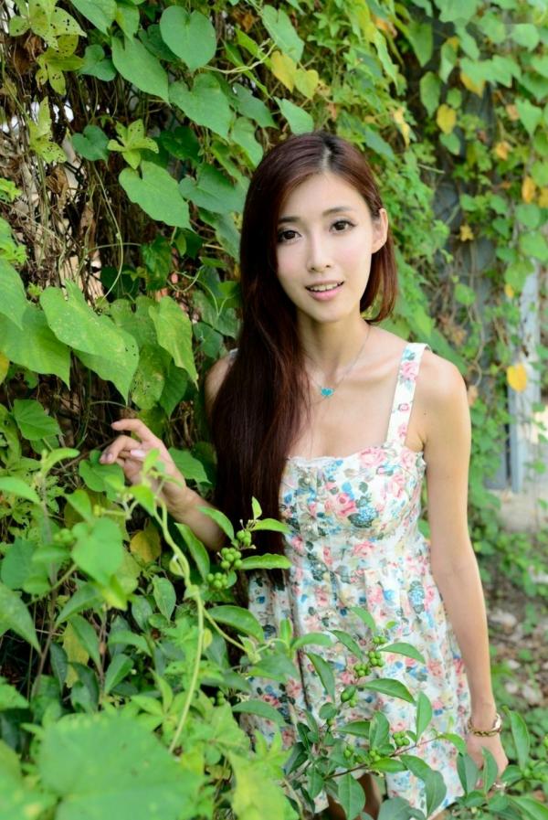    台湾正妹_Kila晶晶/金允乔《街拍吊带连衣裙系列》写真集第21张图片