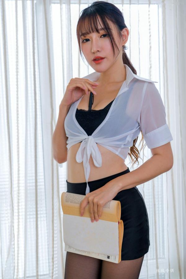    台湾正妹 Katie_比比兒 制服诱惑，知性OL黑丝眼镜老师，职场风美腿私房写真合集第14张图片