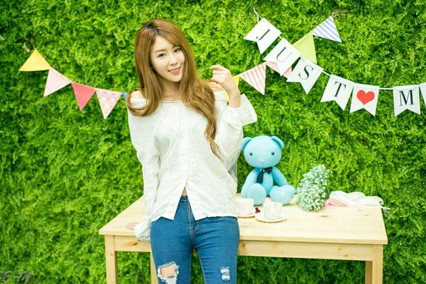    台湾正妹Miso夏晴性感内衣丝袜秀，黑白蕾丝诱惑写真集，演绎迷人曲线与优雅气质第49张图片