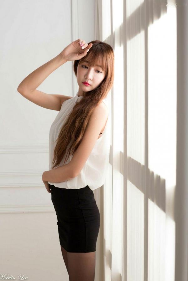    台湾正妹吕蔓运动风写真，性感短装牛仔秀美腿，战地女特工冷艳魅力高清套图第82张图片