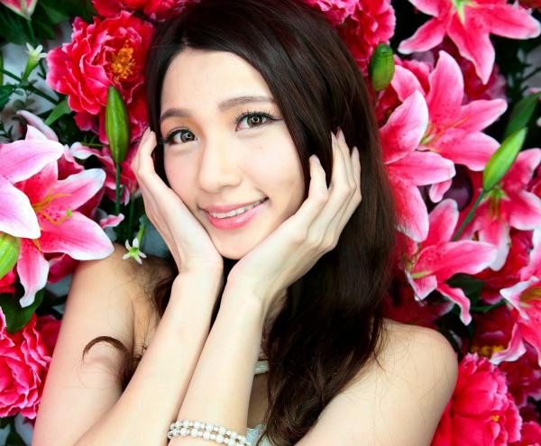    台湾正妹蔡译心Candice《台中新力量A棚拍》清新居家与花海甜美私房写真集第18张图片