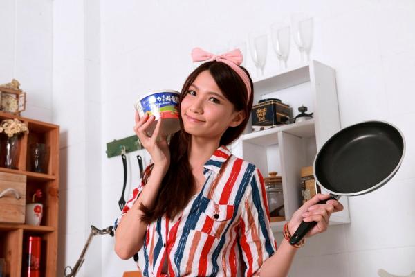    台湾正妹蔡译心Candice《台中新力量A棚拍》清新居家与花海甜美私房写真集第66张图片