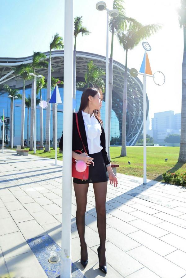   台湾正妹小梵《展览馆旁OL街拍》极品黑丝美腿职场风格户外写真集[86P]第4张图片